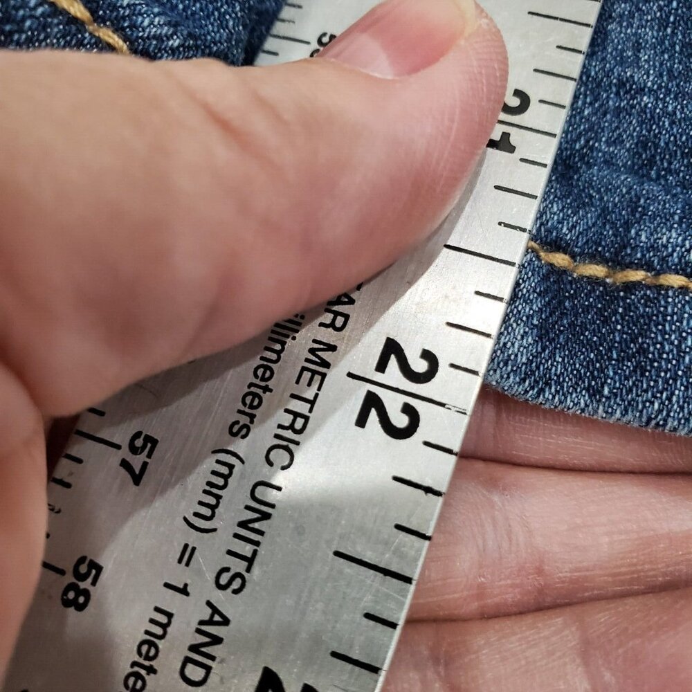 Maurices Capri Jeans Women Size 12 Blue Stretch Comfort Embroidered Rhinestones - Picture 11 of 11